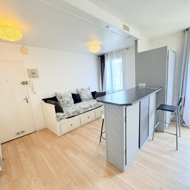 CAEN UNIVERSITE STUDIO MEUBLE 22m2