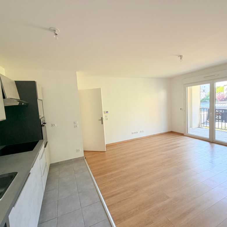 CAEN VAUCELLES APPARTEMENT 3 PIECES RESIDENCE RECENTE BALCON PARKING