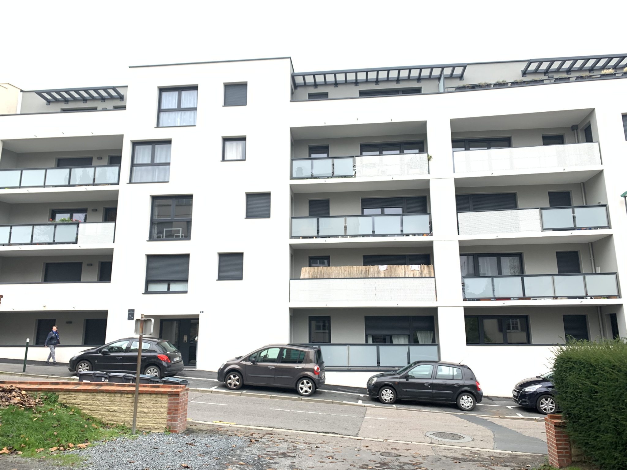 CAEN QUARTIER VAUCELLES APPARTEMENT 3 PIECES RESIDENCE RECENTE BALCONS PARKING CAVE