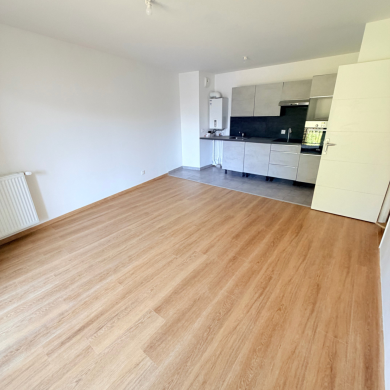 CAEN VAUCELLES APPARTEMENT 3 PIECES RESIDENCE RECENTE BALCON PARKING