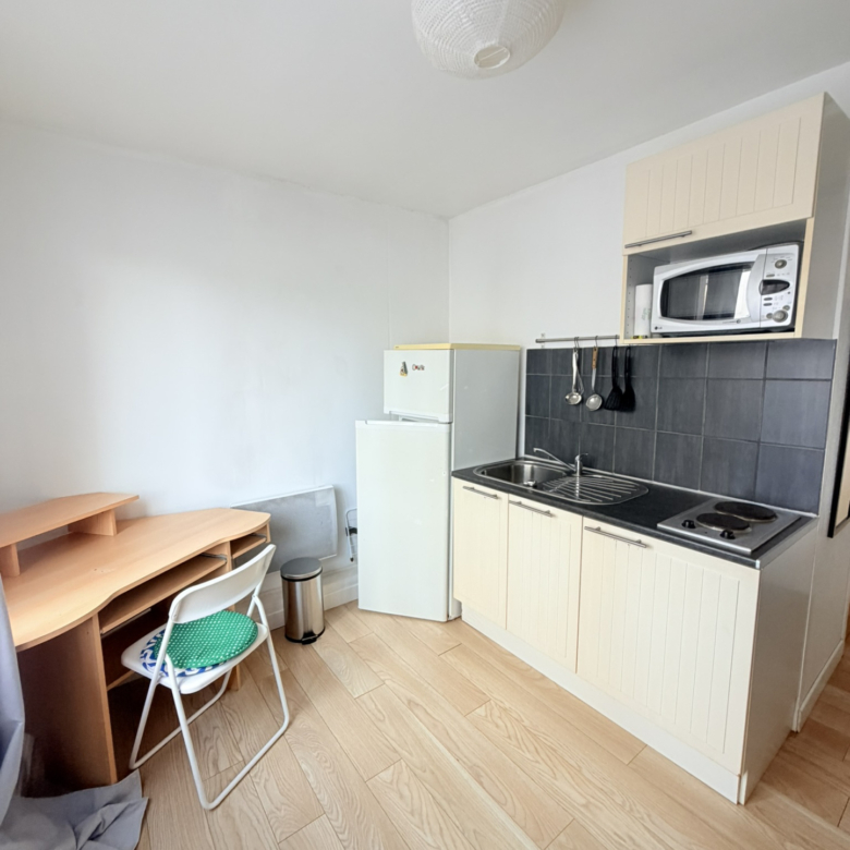CAEN UNIVERSITE STUDIO MEUBLE 22m2