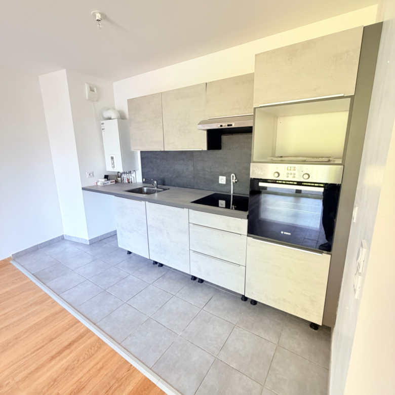 CAEN VAUCELLES APPARTEMENT 3 PIECES RESIDENCE RECENTE BALCON PARKING