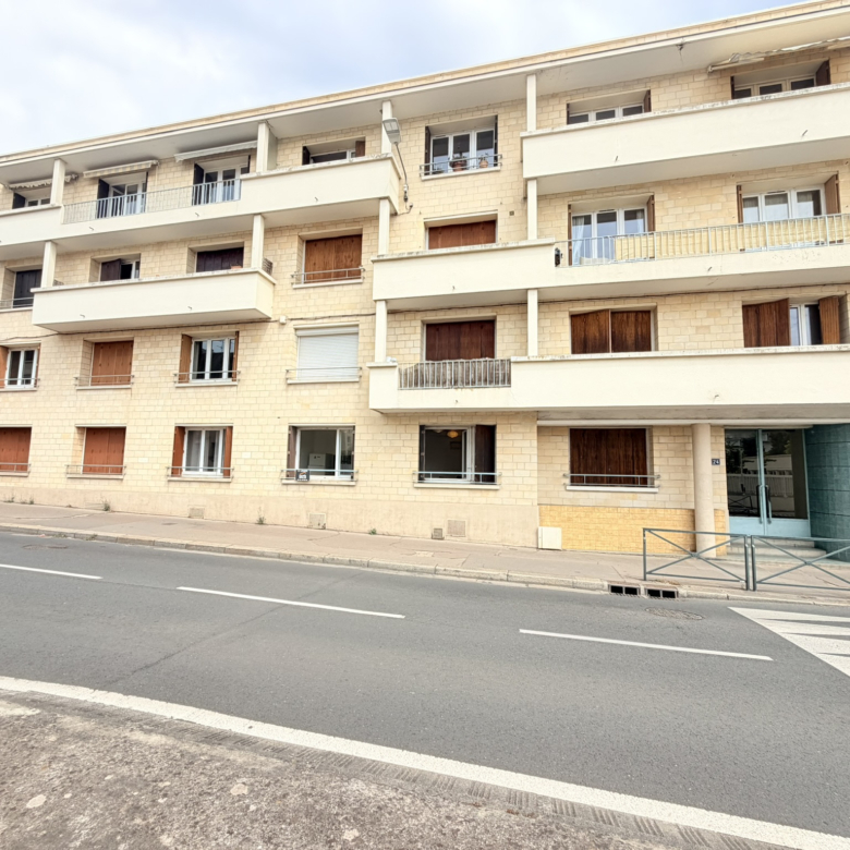 CAEN UNIVERSITE STUDIO MEUBLE 22m2