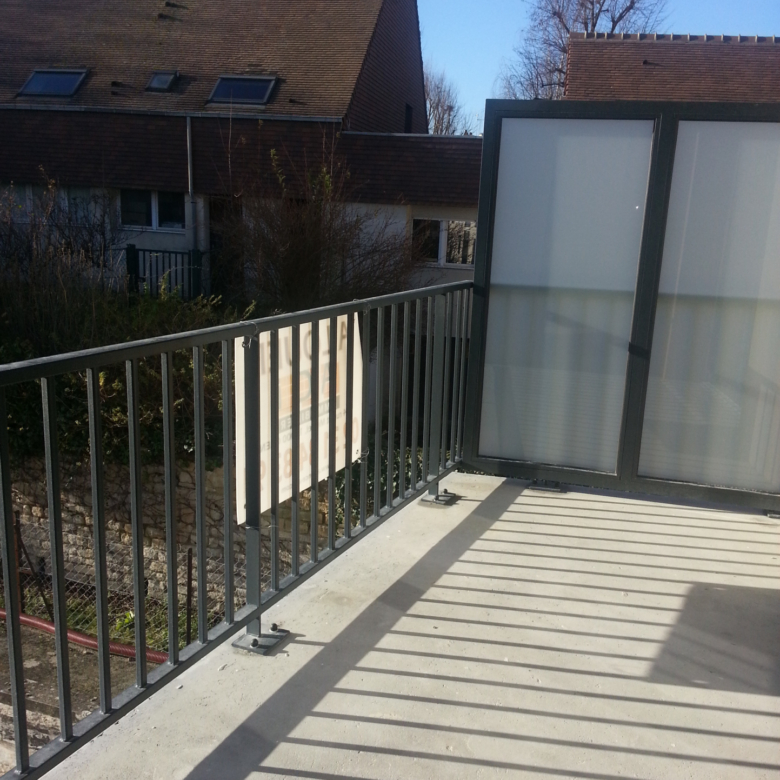 CAEN QUARTIER VAUCELLES APPARTEMENT 3 PIECES RESIDENCE RECENTE BALCONS PARKING CAVE