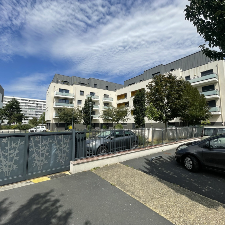 CAEN  Appartement T3 61m2 + grand balcon  ASCR GARAGE BOX