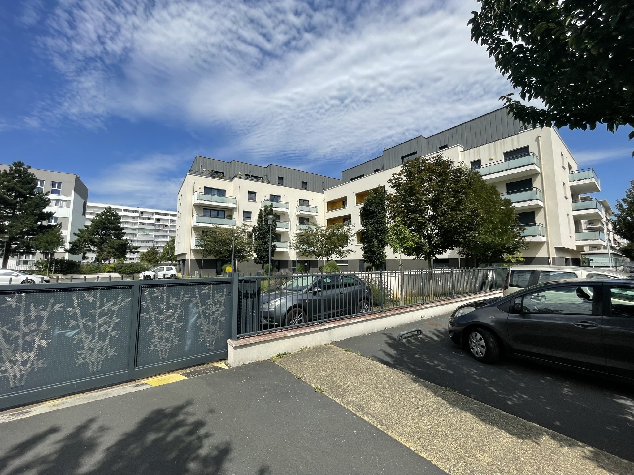 CAEN  Appartement T3 61m2 + grand balcon  ASCR GARAGE BOX