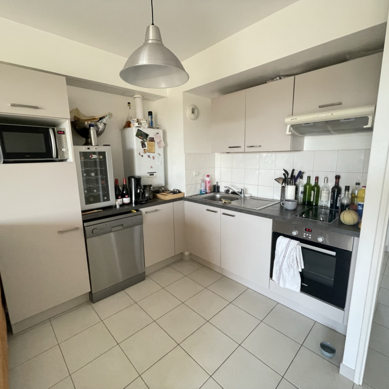 CAEN  Appartement T3 61m2 + grand balcon  ASCR GARAGE BOX