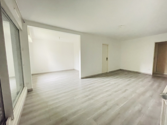 CAEN VERTE VALLEE  APPARTEMENT 82m2 T4 TERRASSE PARKING