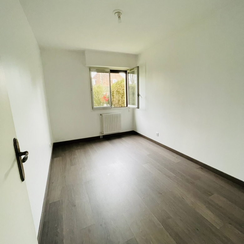 CAEN VERTE VALLEE  APPARTEMENT 82m2 T4 TERRASSE PARKING