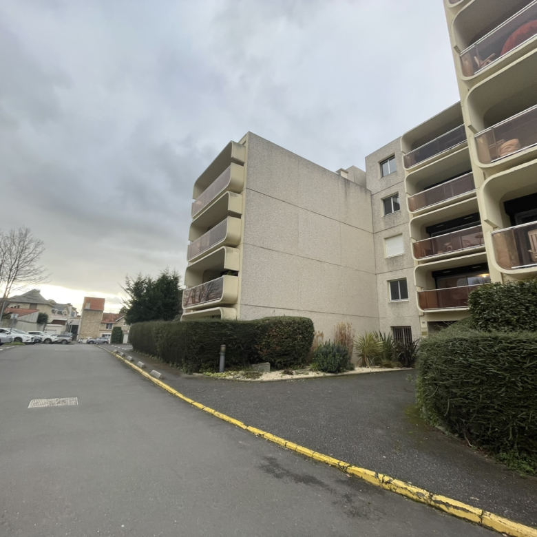 CAEN VERTE VALLEE  APPARTEMENT 82m2 T4 TERRASSE PARKING