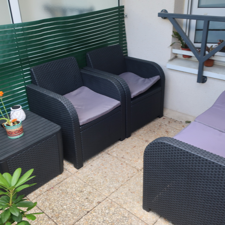 CAEN BEAULIEU APPARTEMENT T2 (petite chambre) TRES BON ETAT