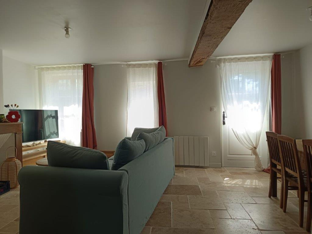 PONT L’EVEQUE – MAISON DE VILLE AVEC JARDIN ET TERRASSE