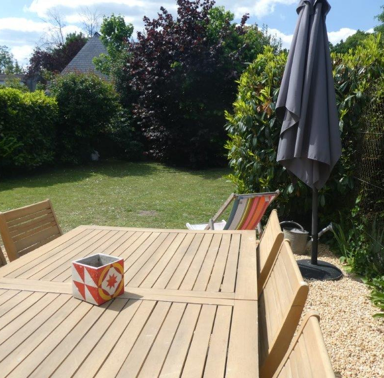 PONT L’EVEQUE – MAISON DE VILLE AVEC JARDIN ET TERRASSE