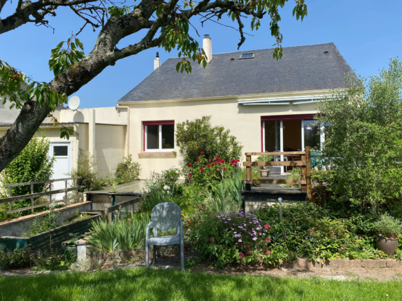 CAEN   MAISON T5 DE 107 m2 SUR TERRAIN DE 655 m2