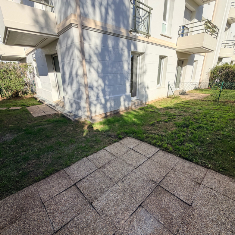CAEN HAIE VIGNE T2 Meublé 34 m2 + jardin + parking