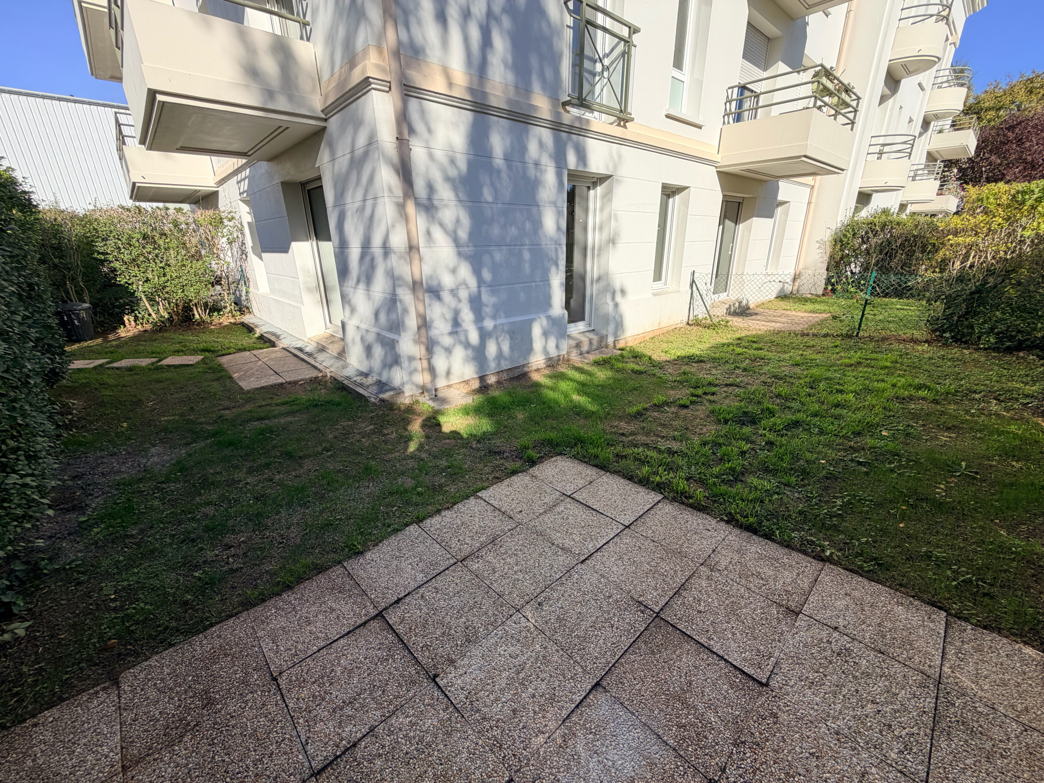 CAEN HAIE VIGNE T2 Meublé 34 m2 + jardin + parking